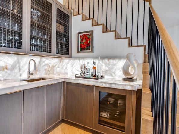 2408  Victory Park Lane  1442, Dallas Texas 75219