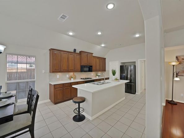 8631  Weston Lane , Lantana Texas 76226