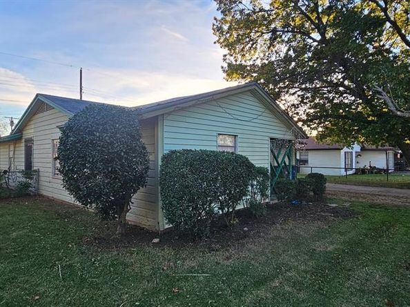 8442  Campanella Drive , Dallas Texas 75243