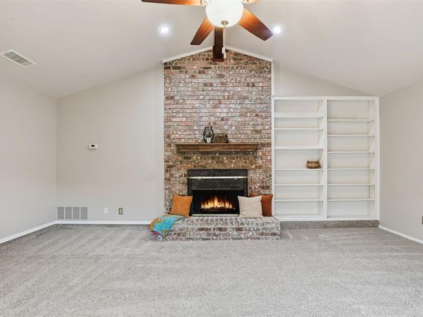 22  Doral Court , Pantego Texas 76013