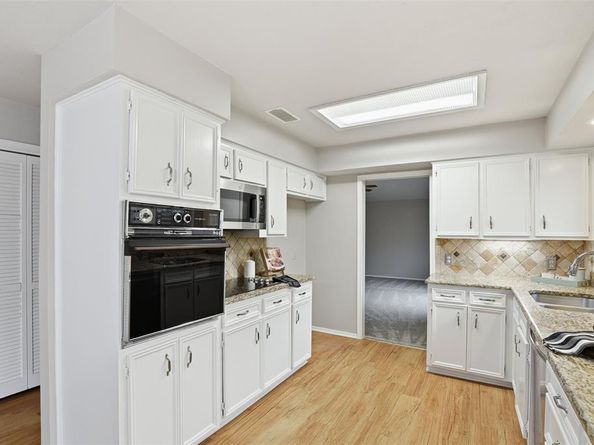 22  Doral Court , Pantego Texas 76013