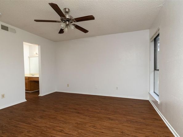 2104  Park Willow Lane  A, Arlington Texas 76011