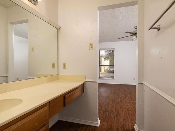 2104  Park Willow Lane  A, Arlington Texas 76011