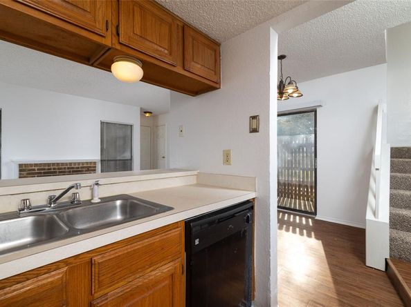 2104  Park Willow Lane  A, Arlington Texas 76011