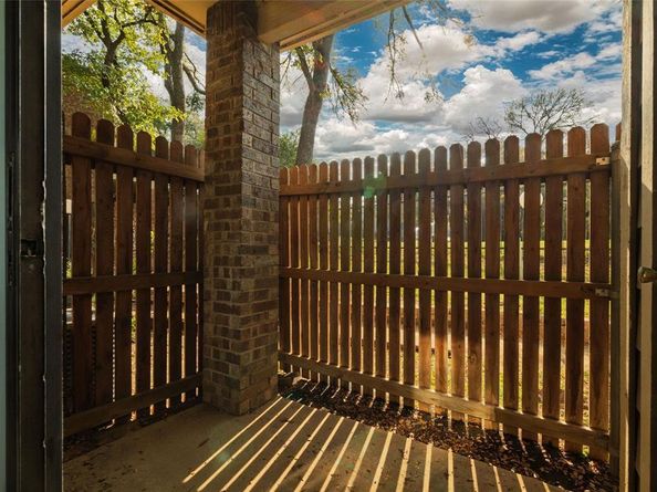 2104  Park Willow Lane  A, Arlington Texas 76011