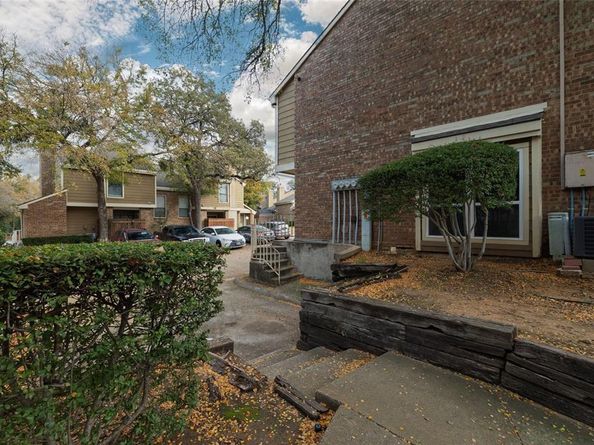 2104  Park Willow Lane  A, Arlington Texas 76011