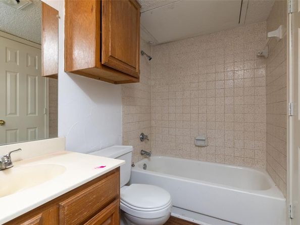 2104  Park Willow Lane  A, Arlington Texas 76011