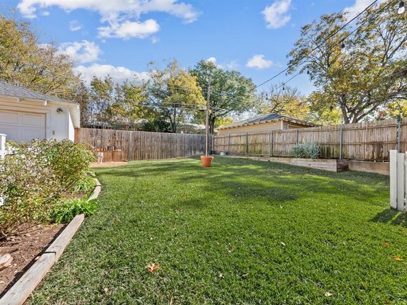 11706  Cimarec Street , Dallas Texas 75218