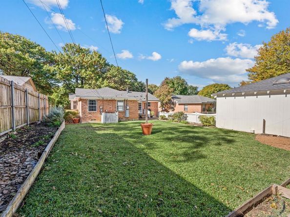 11706  Cimarec Street , Dallas Texas 75218