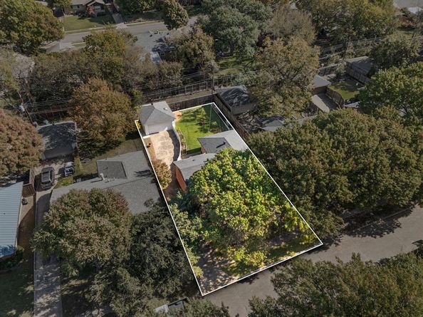 11706  Cimarec Street , Dallas Texas 75218