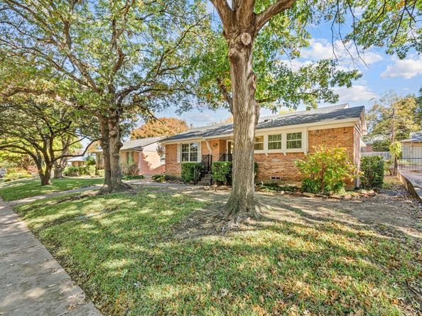 11706  Cimarec Street , Dallas Texas 75218