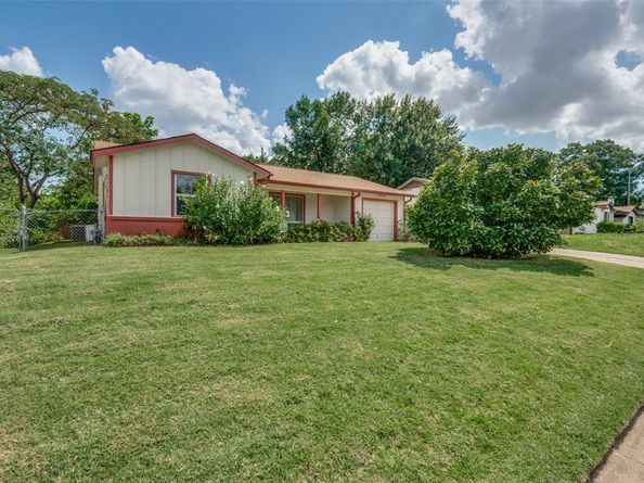 1822  Finley Road , Irving Texas 75062