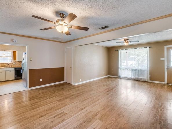 1822  Finley Road , Irving Texas 75062