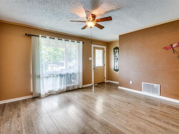 1822  Finley Road , Irving Texas 75062