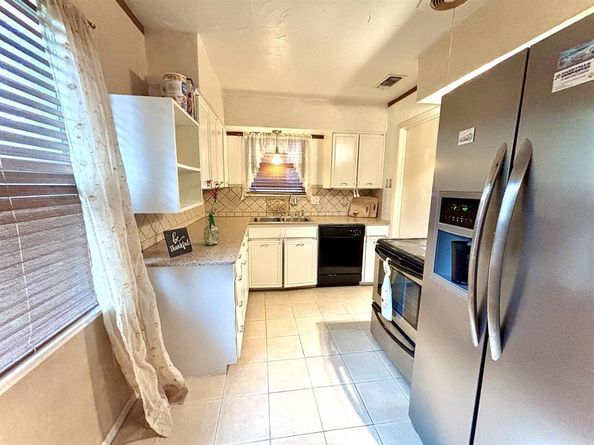 1822  Finley Road , Irving Texas 75062