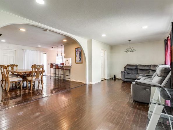 2212  Larry Drive , Dallas Texas 75228