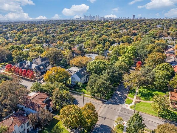 7002  Lakewood Boulevard , Dallas Texas 75214