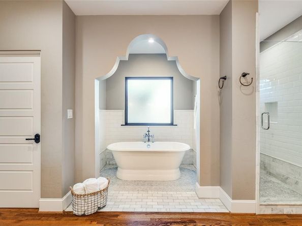 7002  Lakewood Boulevard , Dallas Texas 75214