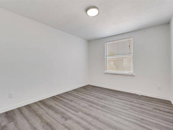 812  Isla Verde Plaza , Dallas Texas 75211