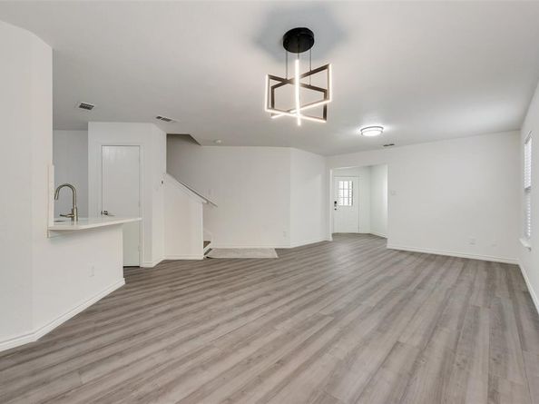 812  Isla Verde Plaza , Dallas Texas 75211