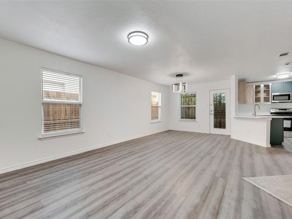 812  Isla Verde Plaza , Dallas Texas 75211