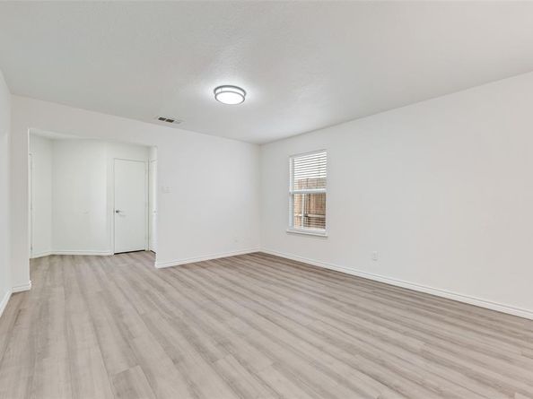 812  Isla Verde Plaza , Dallas Texas 75211