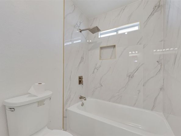 812  Isla Verde Plaza , Dallas Texas 75211