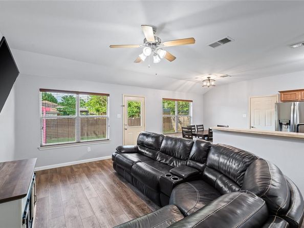 2813  Dana Lane , Denton Texas 76209