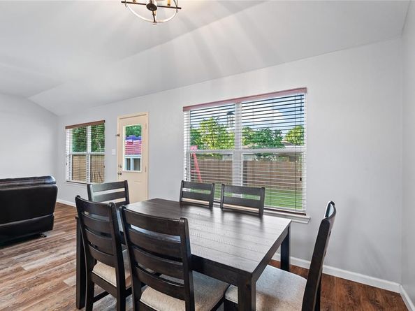 2813  Dana Lane , Denton Texas 76209