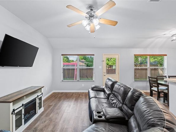 2813  Dana Lane , Denton Texas 76209