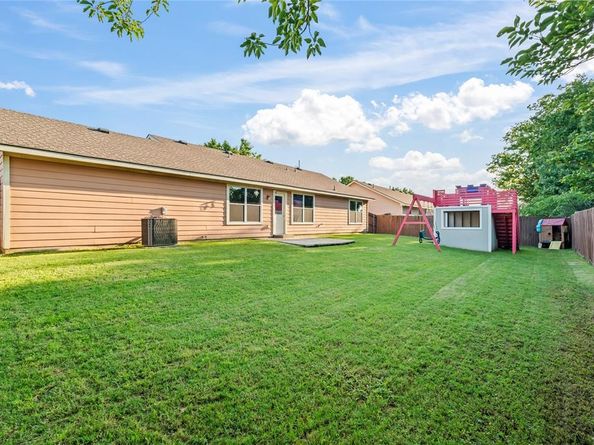 2813  Dana Lane , Denton Texas 76209