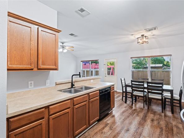 2813  Dana Lane , Denton Texas 76209