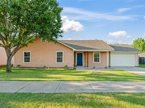 2813  Dana Lane , Denton Texas 76209