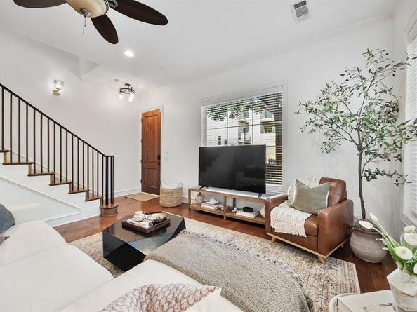 2623 N Garrett Avenue , Dallas Texas 75206