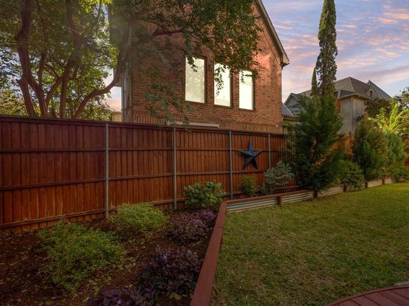 2623 N Garrett Avenue , Dallas Texas 75206