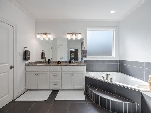 2623 N Garrett Avenue , Dallas Texas 75206