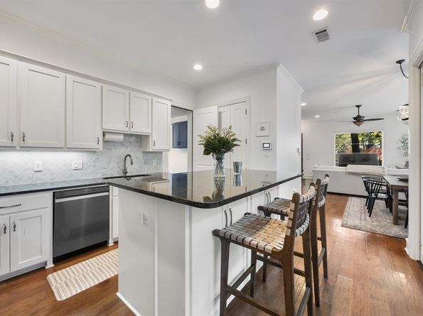 2623 N Garrett Avenue , Dallas Texas 75206