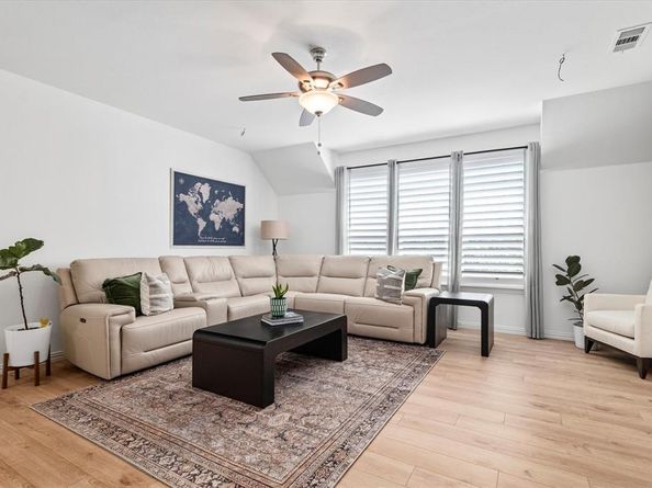 1561  William Way , Farmers Branch Texas 75234