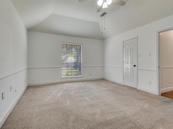 737  Newport Road , Fort Worth Texas 76120