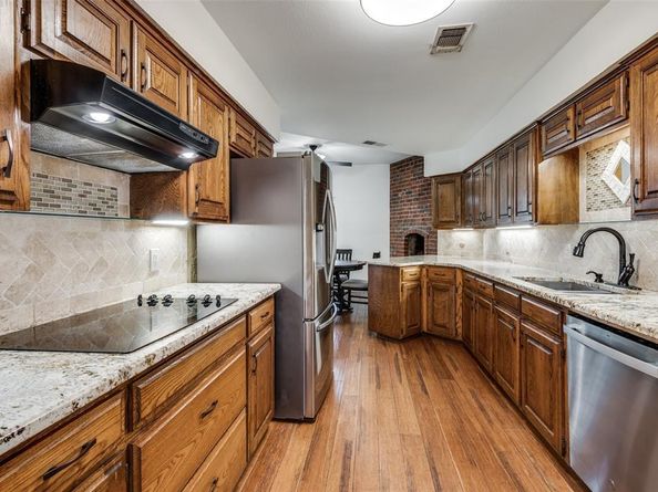 737  Newport Road , Fort Worth Texas 76120