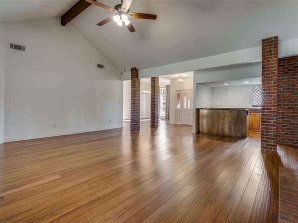 737  Newport Road , Fort Worth Texas 76120