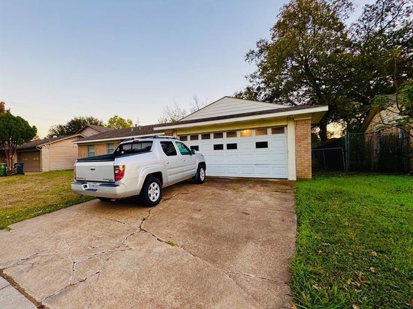 2126  Brookshire Street , Arlington Texas 76010