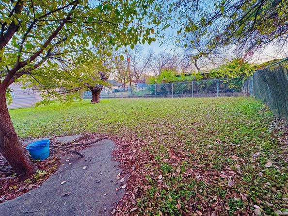 2126  Brookshire Street , Arlington Texas 76010