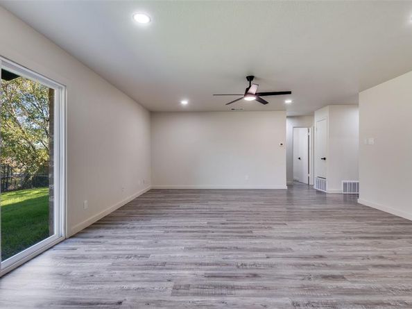 1820  Emerald Drive , Irving Texas 75060