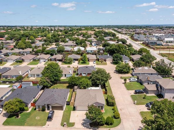 10212  Brea Canyon Road , Fort Worth Texas 76108