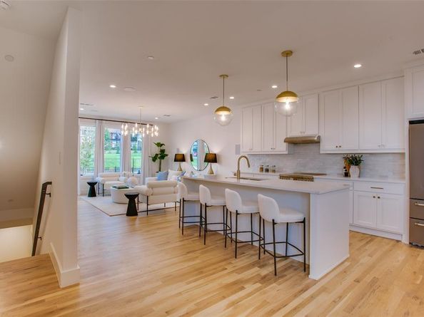 7207  Gaston Avenue  2006, Dallas Texas 75206