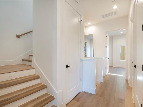 2203  Hondo Avenue  103, Dallas Texas 75219