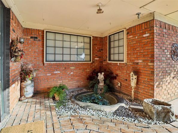 4212 SW Loop 820  , Fort Worth Texas 76109