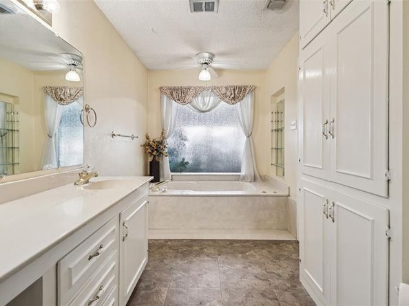 4212 SW Loop 820  , Fort Worth Texas 76109