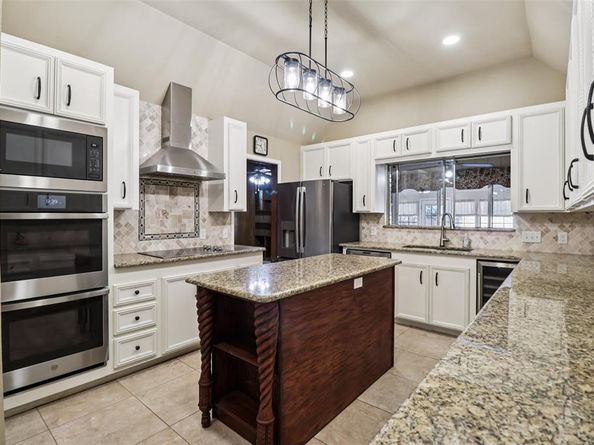 4212 SW Loop 820  , Fort Worth Texas 76109